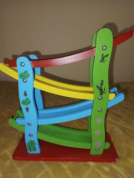 Dwie zjeżdżalnie dla samochodów