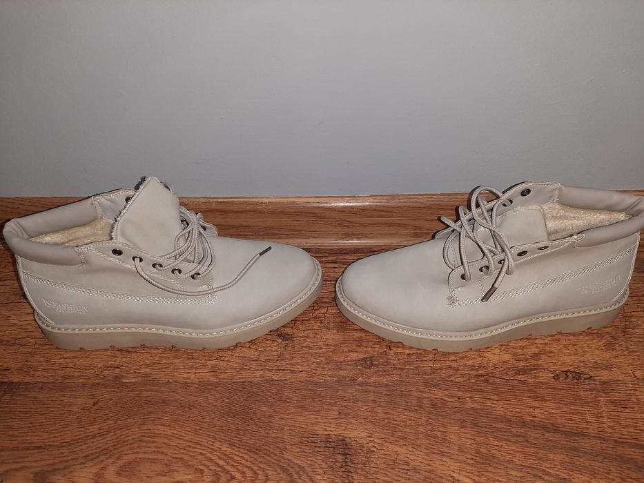 Buty damskie trapery