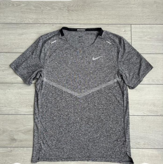 Спортивна футболка Nike