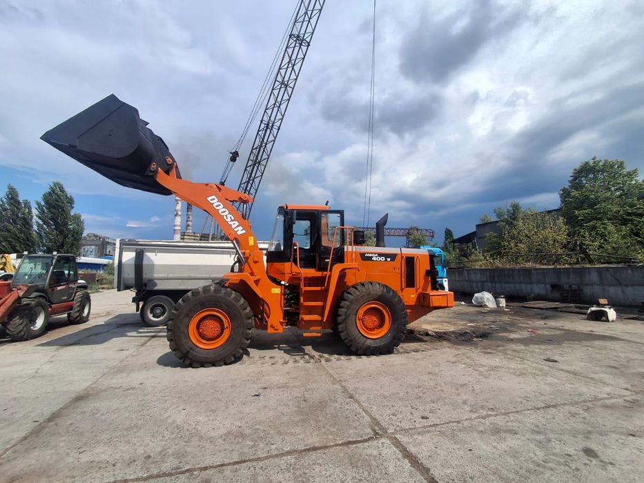 Фронтальний навантажувач Doosan Mega 400 22т
