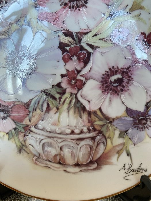 Antigo prato de pocelanan pintado mâo