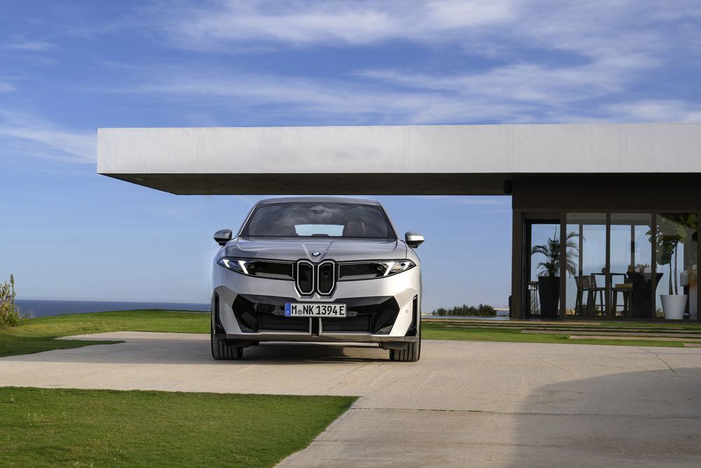 BMW iX3 50 xDrive foto 3