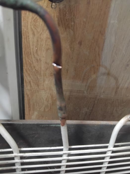 Продам решётку холодильника 214-6  EXQWISIT.