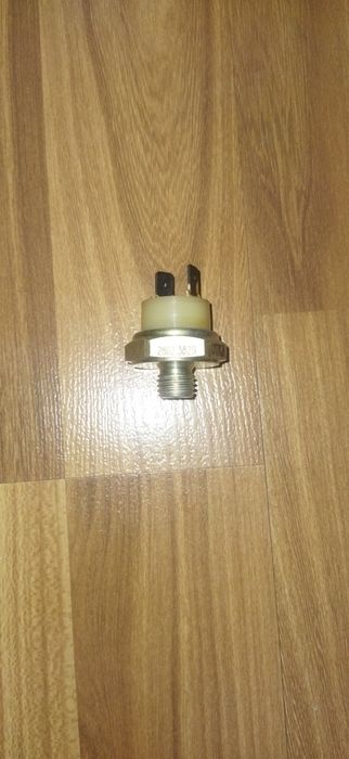 Вимикач (Выключатель) сигналу гальмування АП КАМАЗ,МАЗ,УРАЛ,ПАЗ,ГАЗ