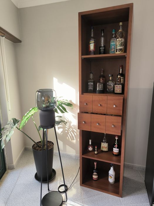 Estante Versátil para Venda - Ideal como Garrafeira