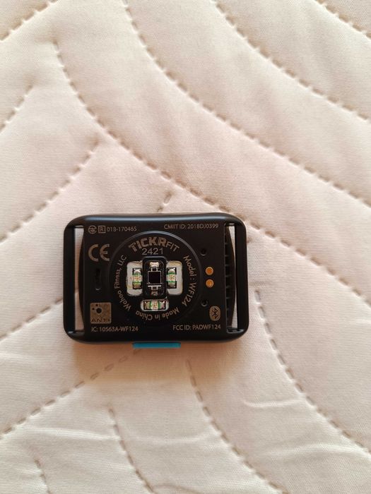 Wahoo TICKR FIT – optyczny czujnik tętna ANT+ / Bluetooth + ładowarka