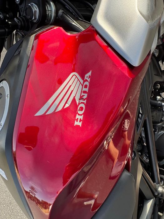 Honda CB125R 2022. Apenas 988km