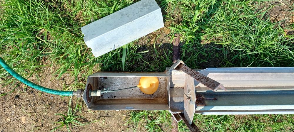 Poidła dla drobiu aluminiowe z komorą pływakową