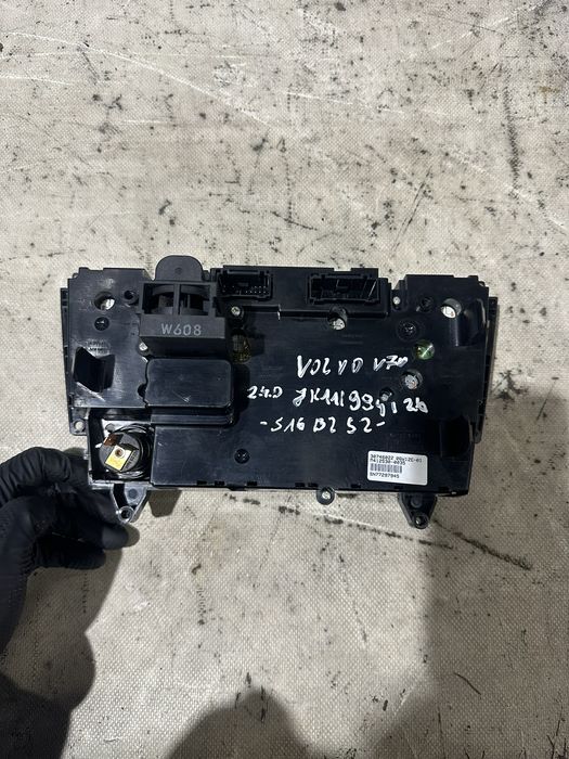 Panel Klimatyzacji Nawiewu Volvo V70 2.4D 30716022 06W12E-01