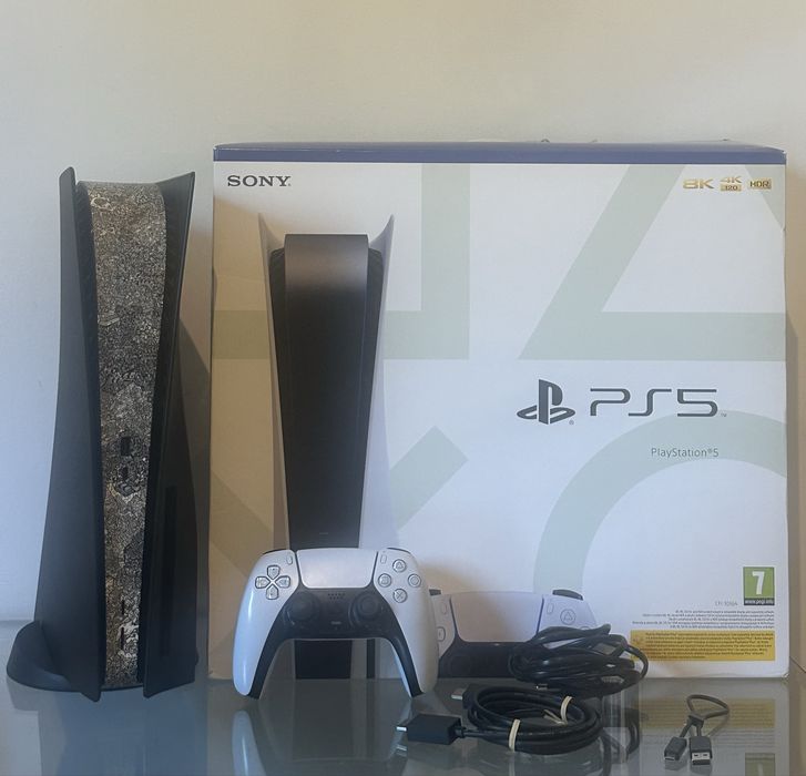 PS5 Custom z napędem + pad + pudełko (Świetny stan)