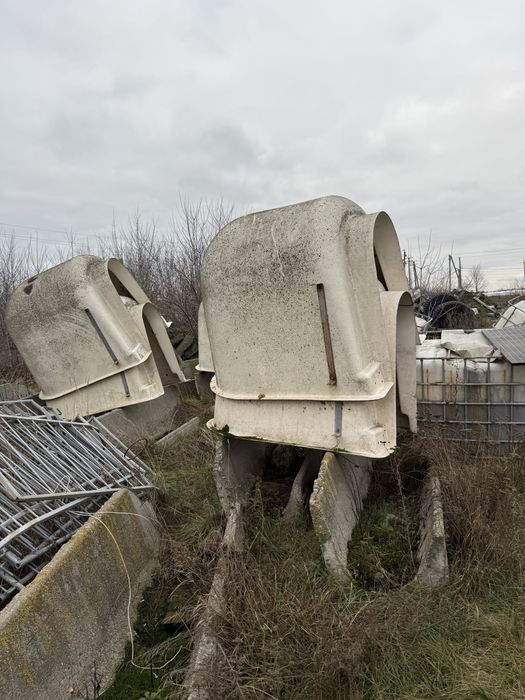 Будиночки для телят з огорожою