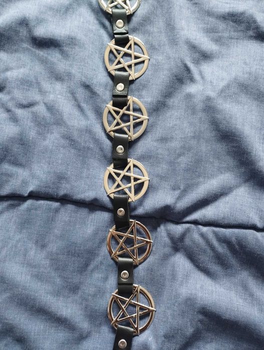 Cinto com pentagramas