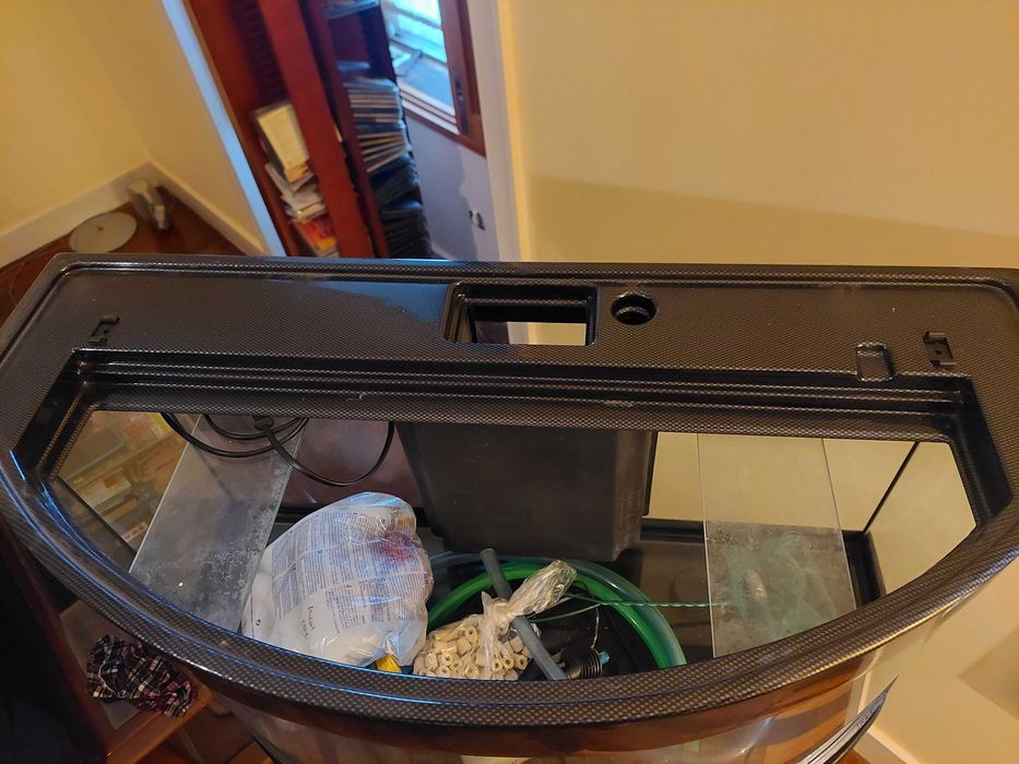 Aquário com volume de 90l e móvel