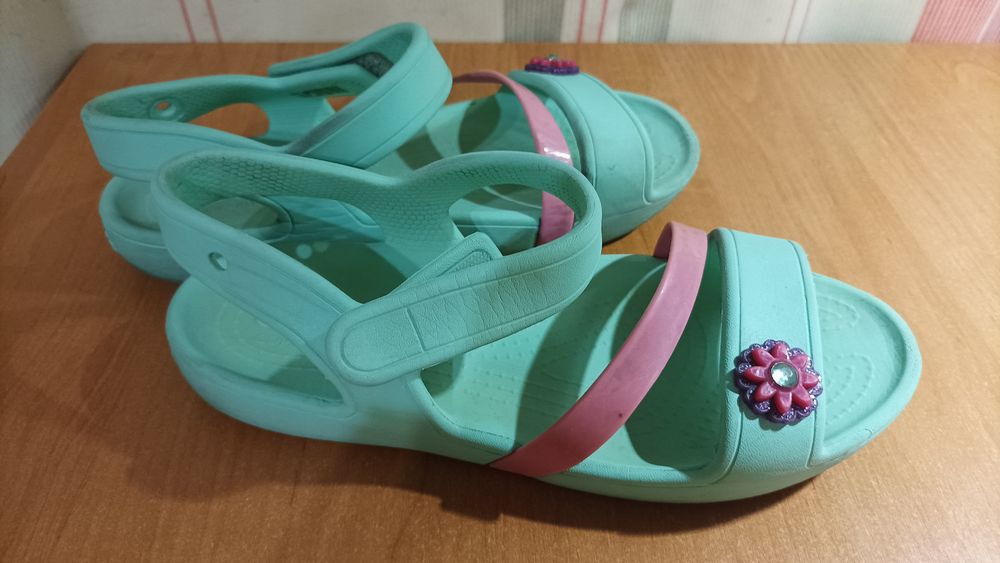Босоніжки Crocs J3