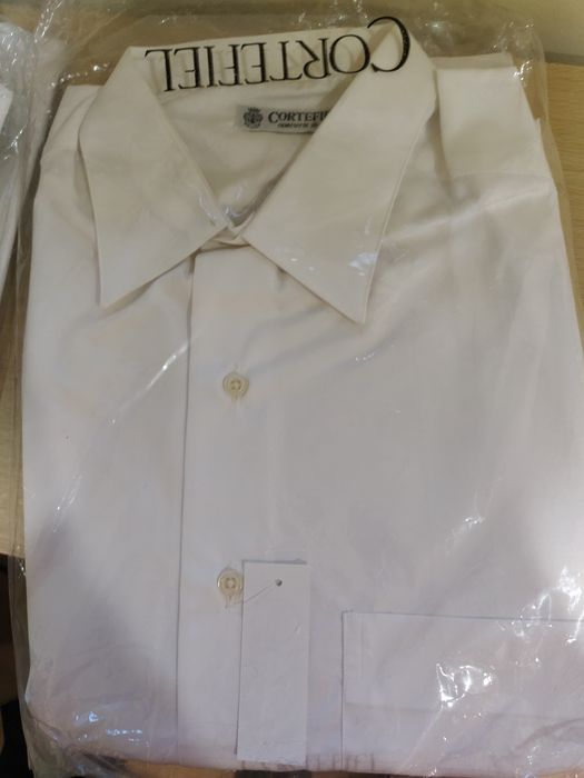 Vendo seis camisas novas de grandes marcas  três de manga curta e