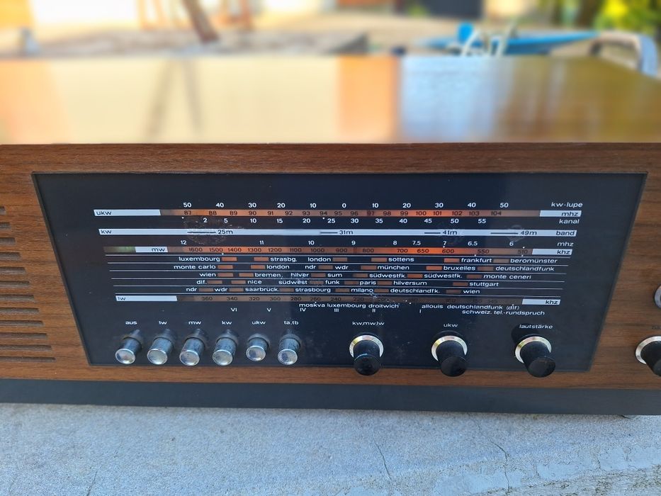 Radio antigo Wega 140