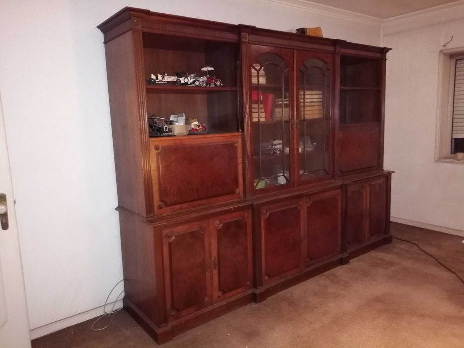 Móvel de madeira maciça