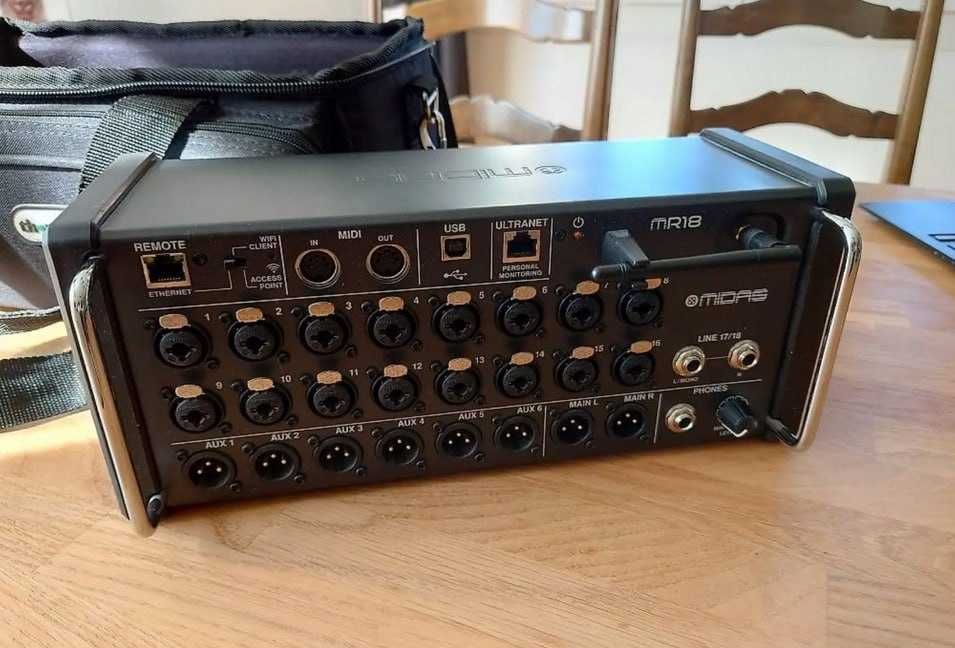 Cyfrowy mikser audio Midas MR18 z torbą transportową