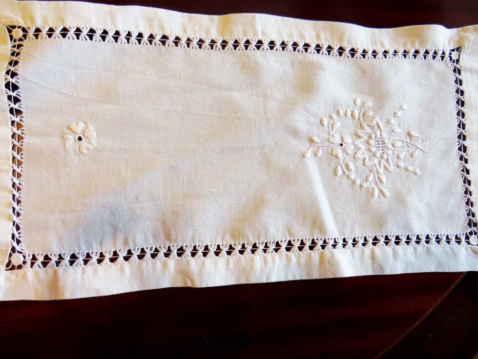 Conjunto de 3 panos de quarto em linho – bordados à mão