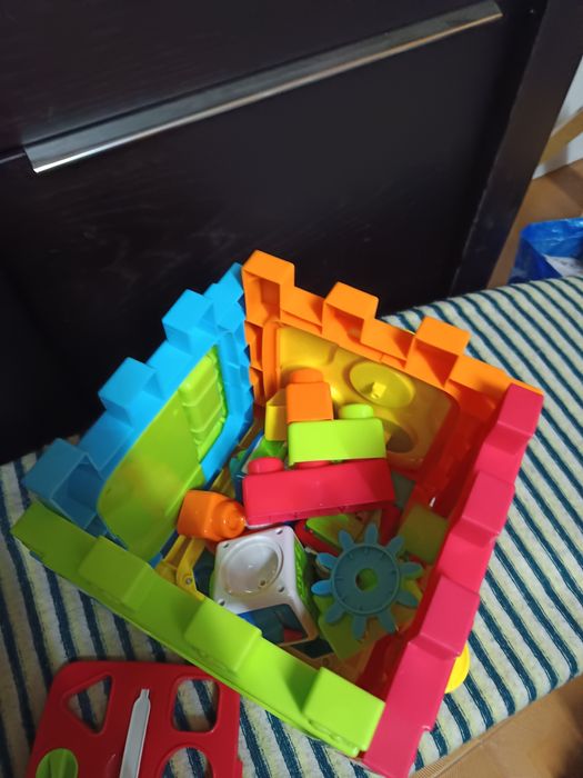 Cubo gigante com várias interações 12 meses