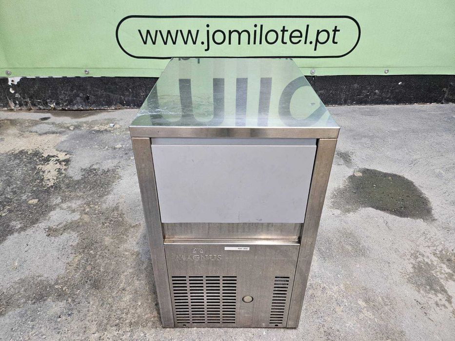 Máquina de gelo em cubos