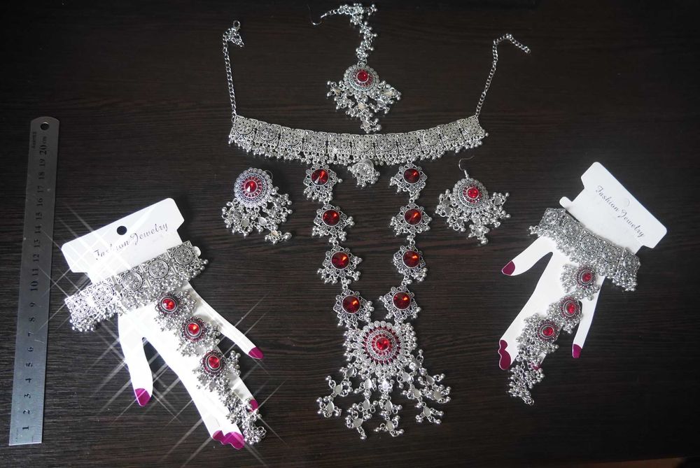 Шикарный комплект индийских украшений. Тика, сережки, колье, браслеты