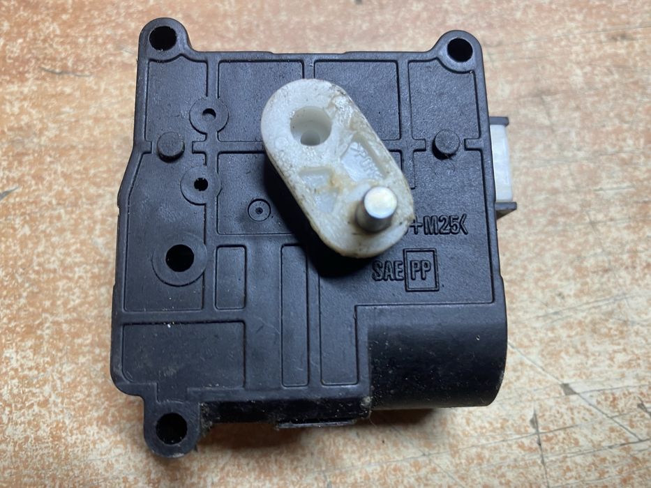 Toyota Avensis T25, Corolla. Mitsubishi. Сервопривід пічки, заслонки.