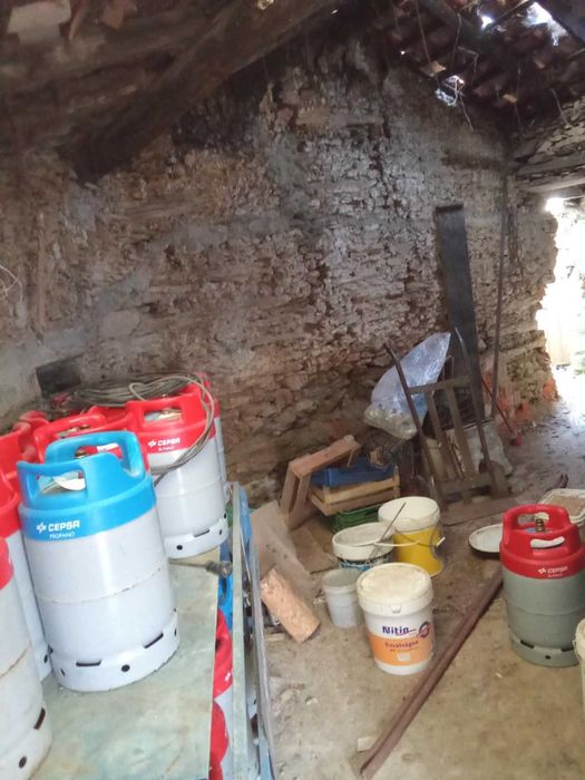 Casa de xisto com quintal