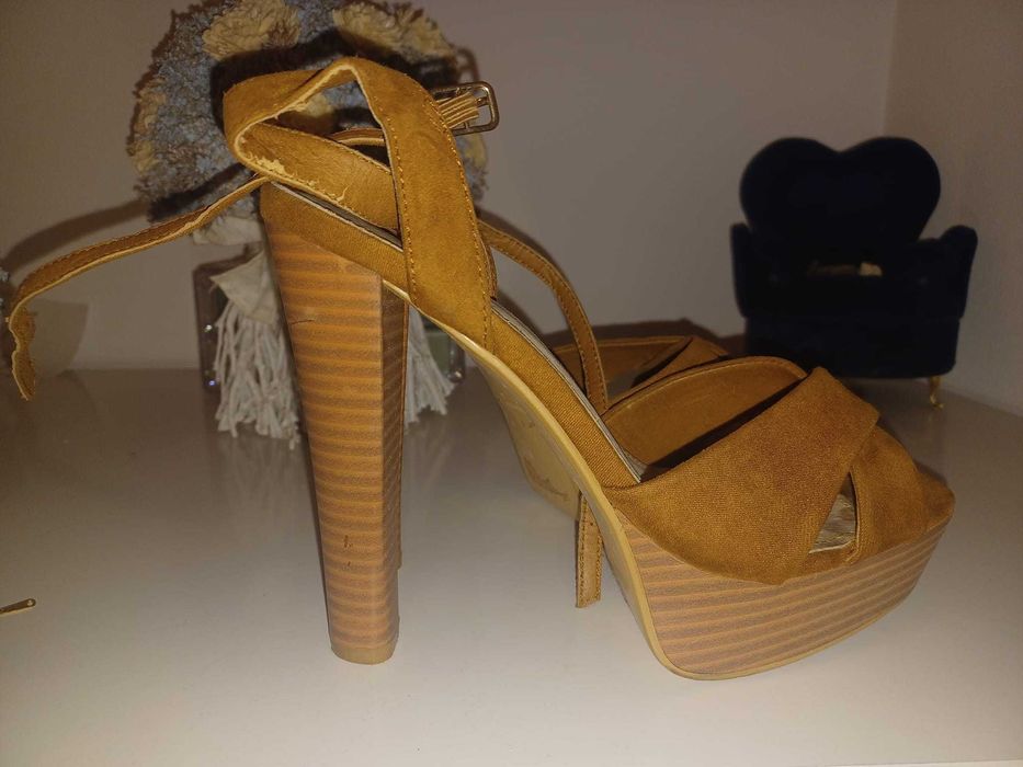 Sandálias Atmosphere camel