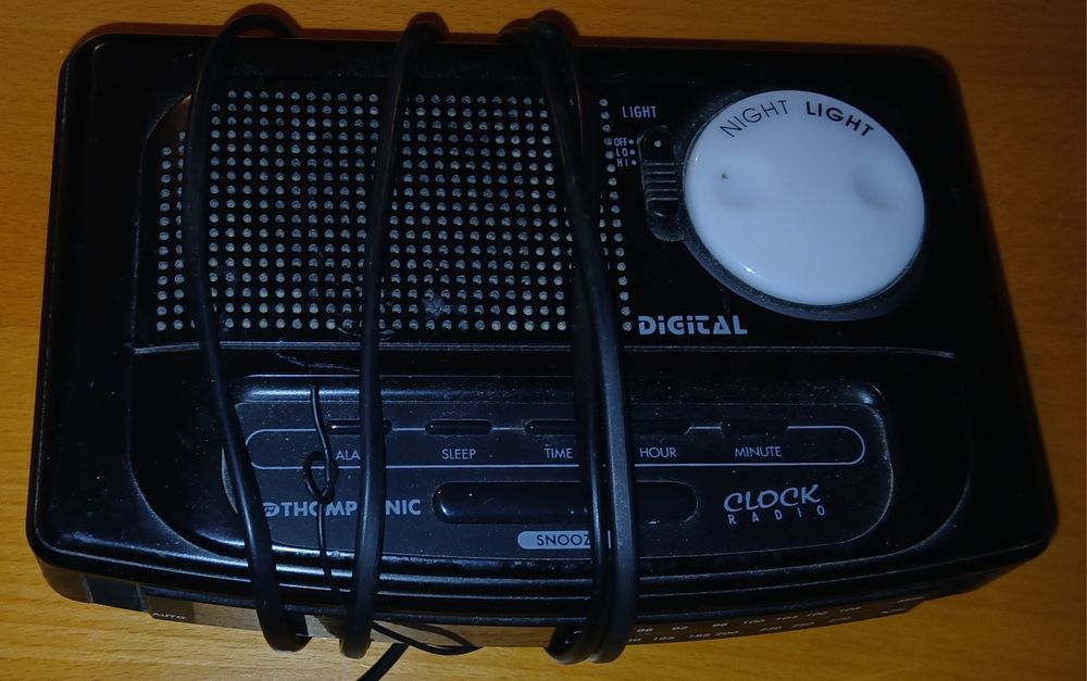 Radio alarm małe z lampką Thompsonic TS-77DS