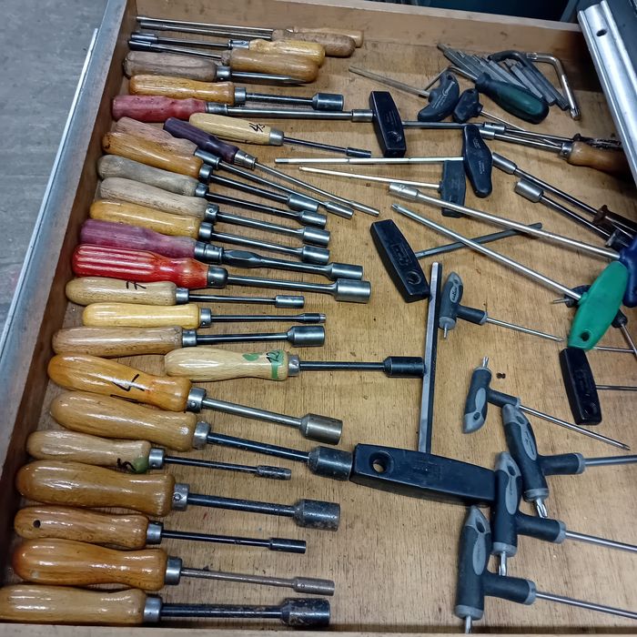 narzędzia warsztatowe ślusarskie