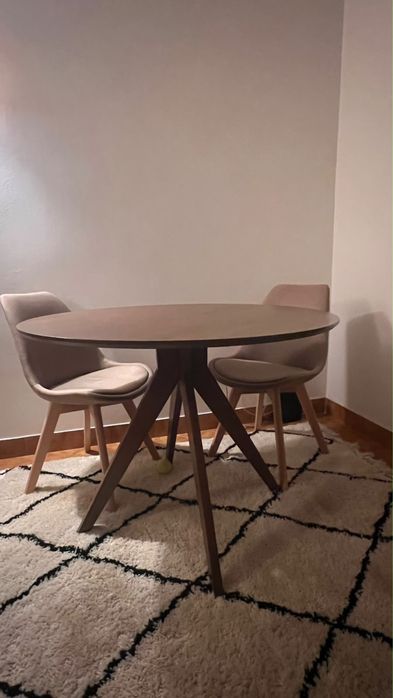 Mesa com 4 cadeiras