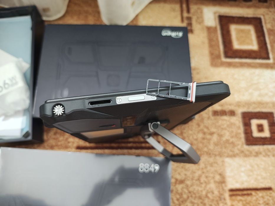 Захищений планшет з проектором Unihertz Tank 24/512,NFC,GPS,акум 21000