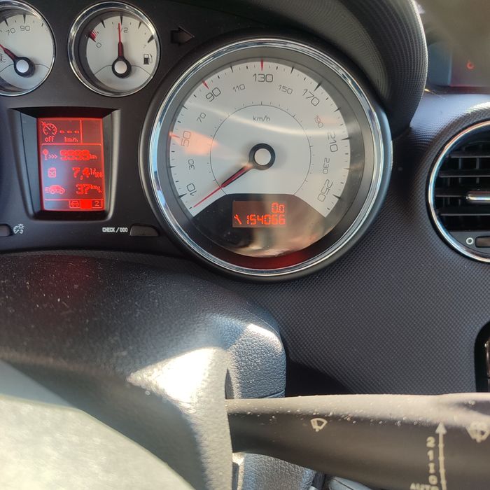 Peugeot 308 cc 150 cv. Para apreciadores de bom gosto.