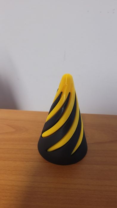 Pirâmide Espiral "Impossível" – Decoração / Fidget Toy