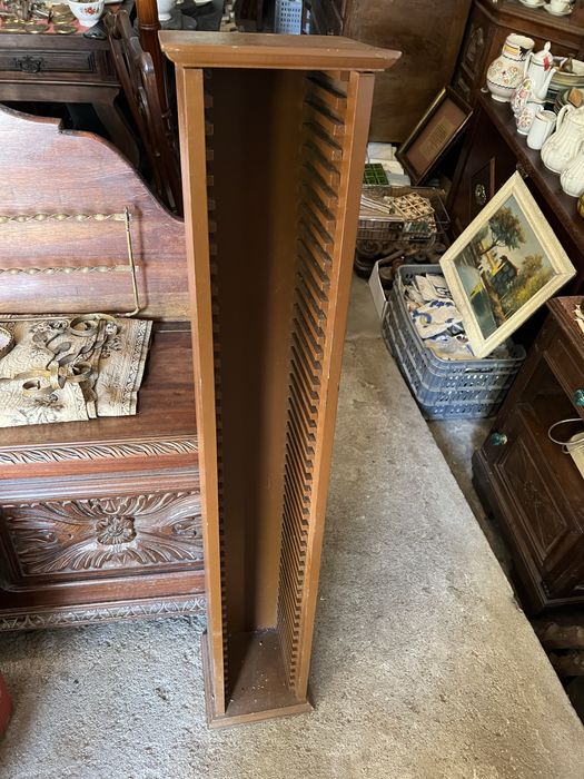 Porta cd’s em madeira