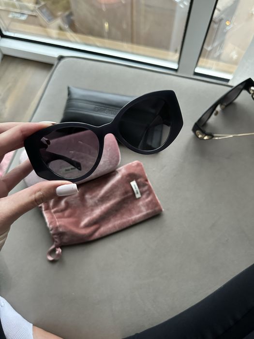 Солнцезащитные очки Miu Miu