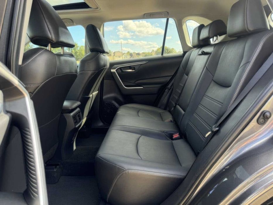 Toyota RAV4 XLE Premium      2019