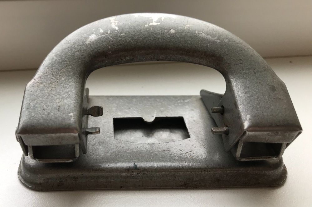 Дырокол железный ссср