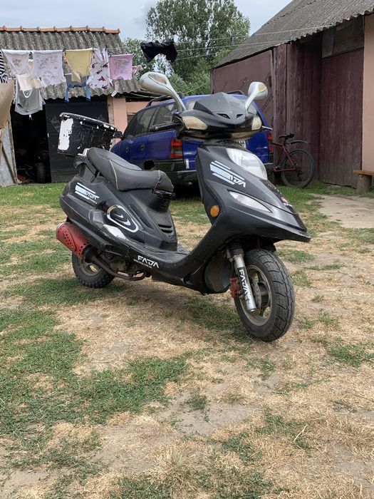 Продам скутер 12 000