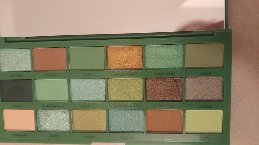 Cienie do oczu nie używane