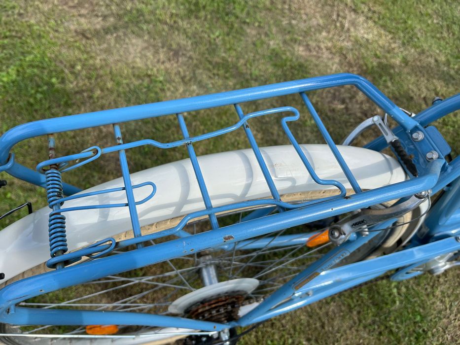 Niebieski rower miejski-