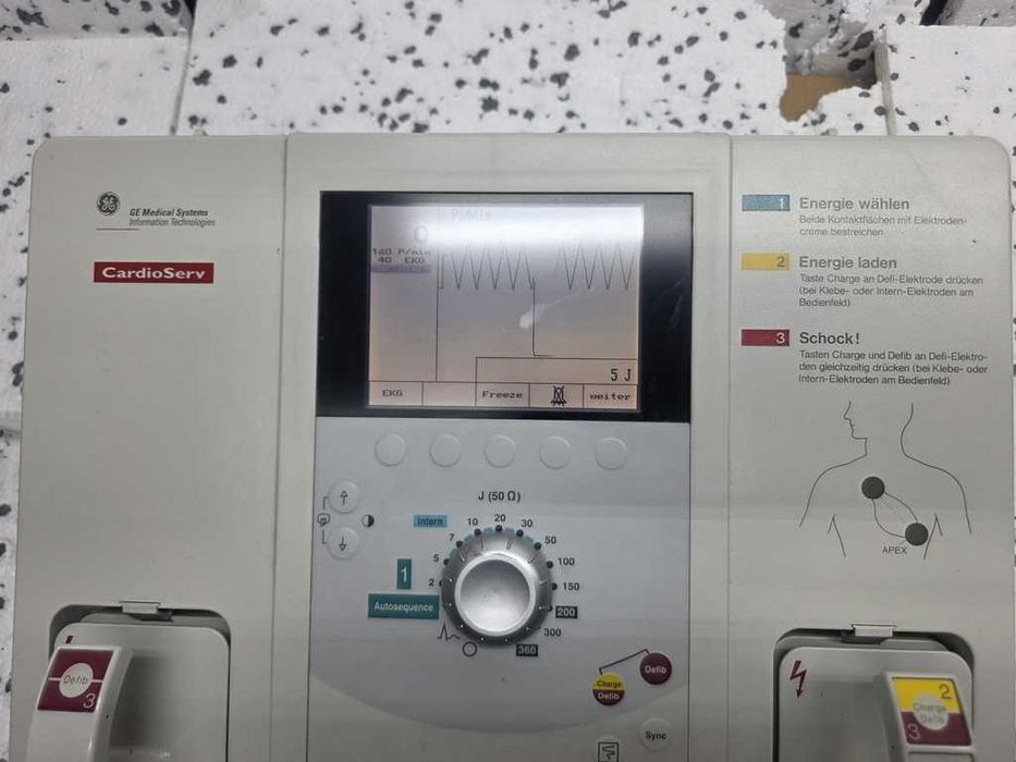 Defibrylator CardioServ