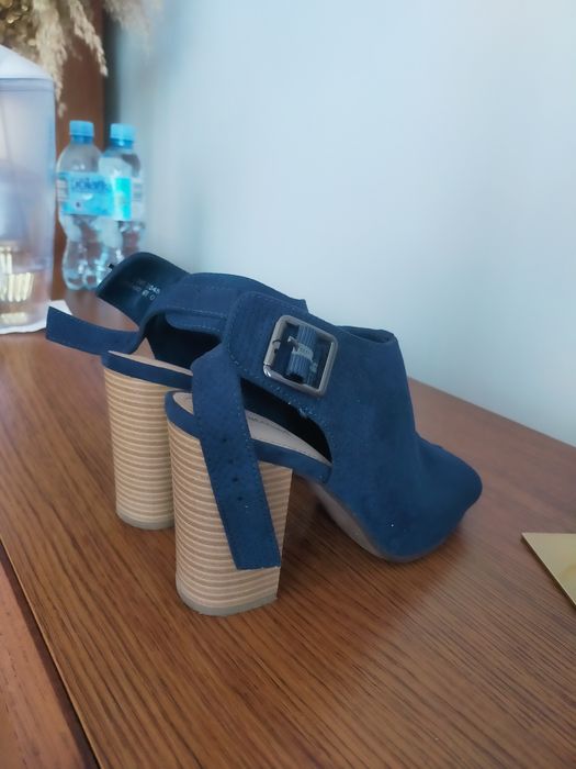 Sandały Deichmann zamsz r 36