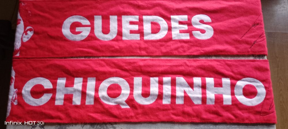 Cachecois autografados SLB