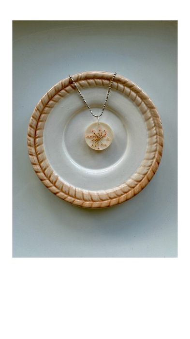 Zawieszka „fleur atomique” biżuteria handmade żywica srebro