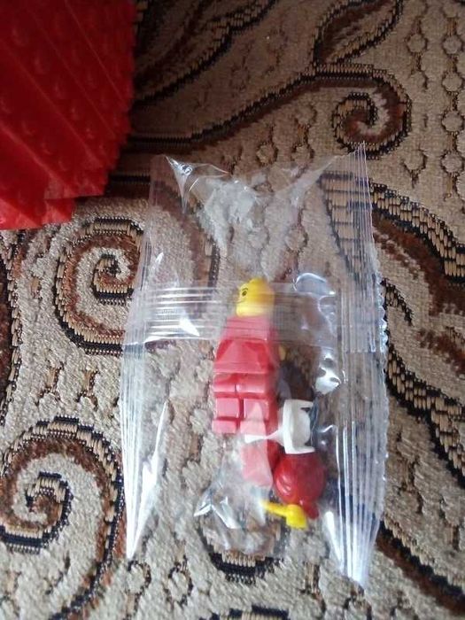 Kubek z ludzikiem z klocków