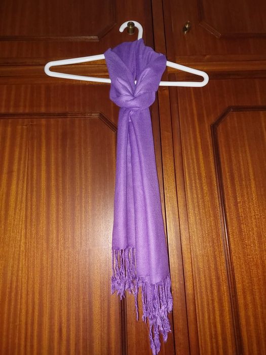 Pashmina de cor lilás