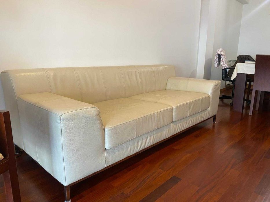 Sofá de Pele Branco – Elegância e Conforto a um Preço Imbatível!