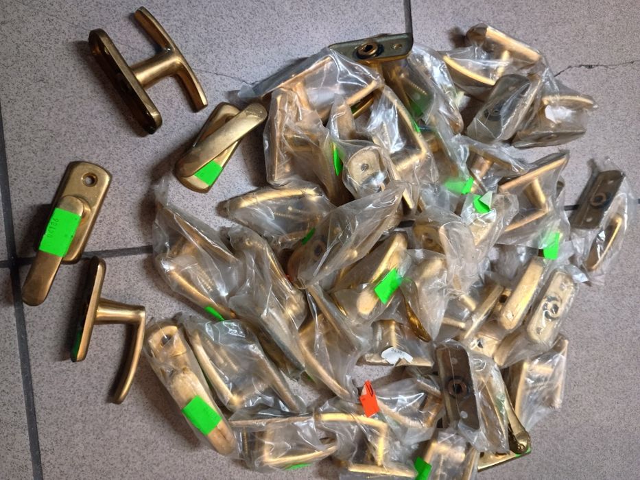 Klamki okienne mosiężne